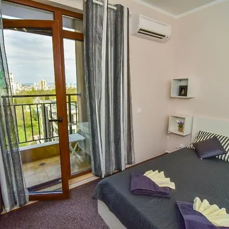 Apartment Sea Garden Studio. Free Parking
